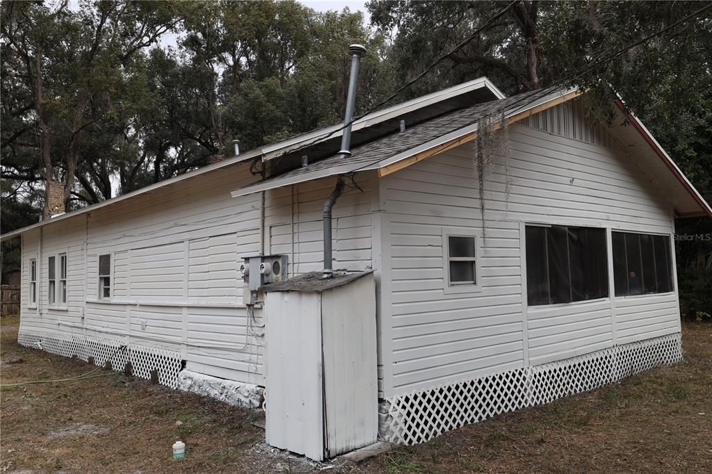 合同活跃: $237,500 (4 贝兹, 2 浴室, 1643 平方英尺)