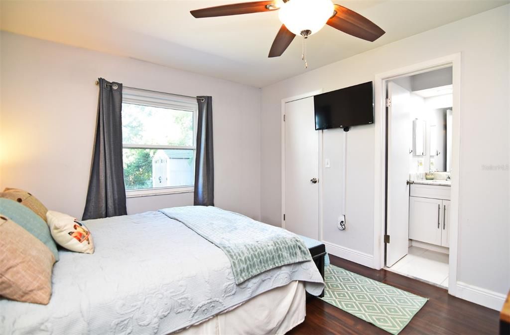 For Sale: $365,000 (3 beds, 2 baths, 1324 Square Feet)