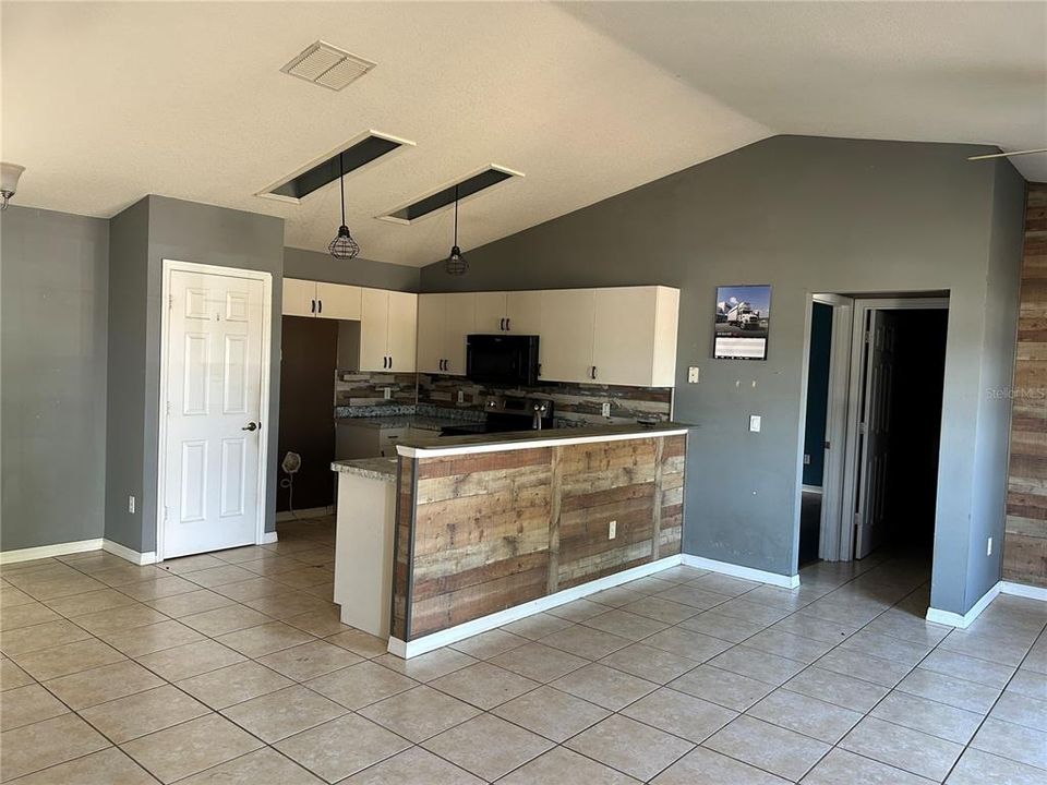 For Sale: $224,500 (3 beds, 2 baths, 1392 Square Feet)