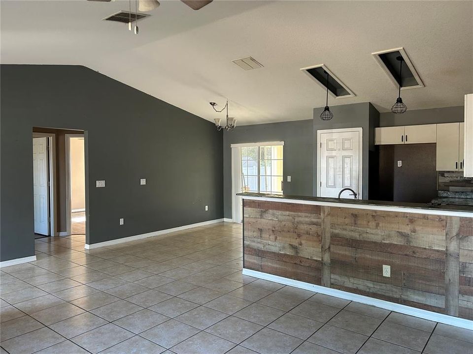 For Sale: $224,500 (3 beds, 2 baths, 1392 Square Feet)