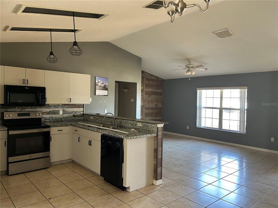 For Sale: $224,500 (3 beds, 2 baths, 1392 Square Feet)