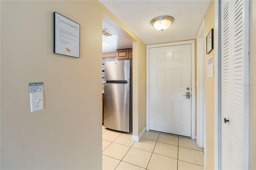 For Sale: $246,000 (2 beds, 2 baths, 1052 Square Feet)