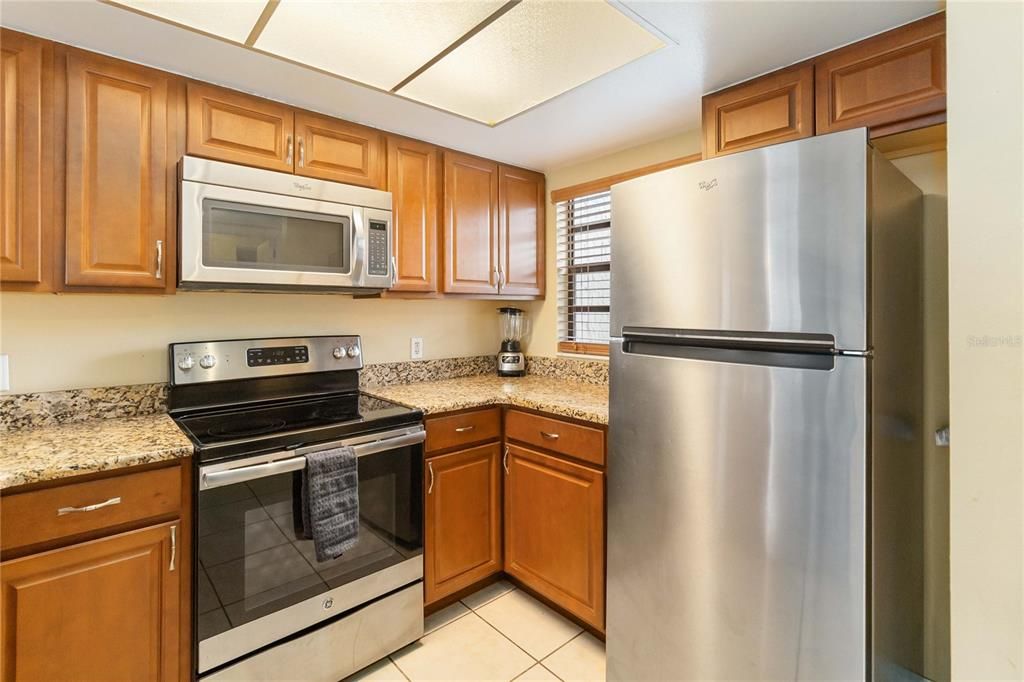 For Sale: $246,000 (2 beds, 2 baths, 1052 Square Feet)