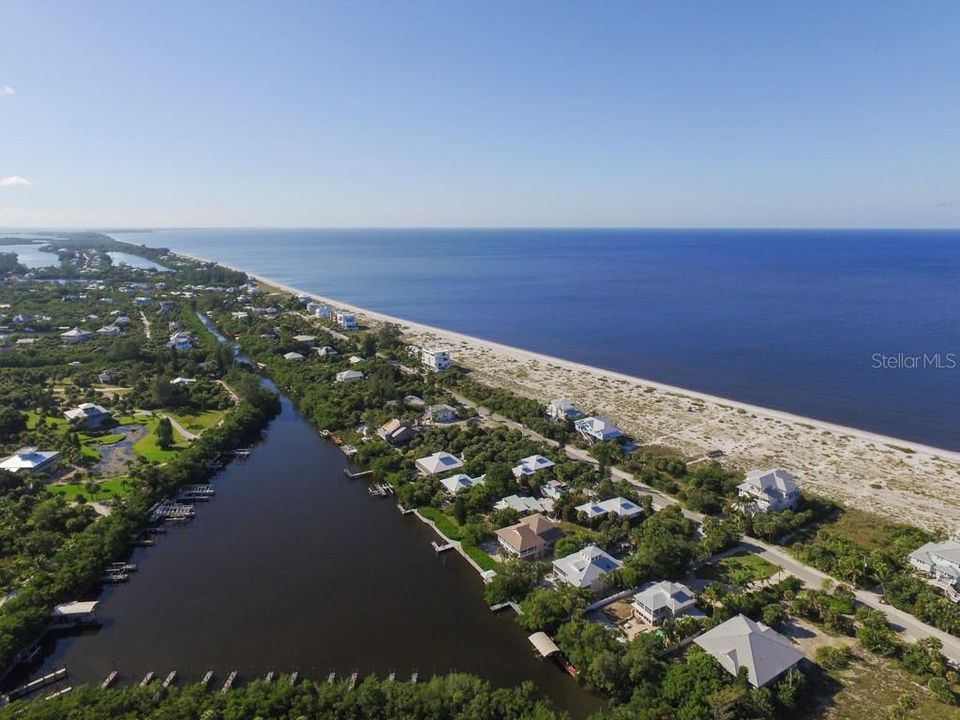 For Sale: $1,395,000 (3 beds, 3 baths, 2520 Square Feet)