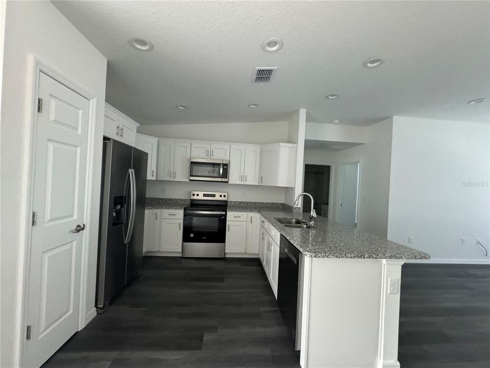 For Rent: $1,675 (3 beds, 2 baths, 1323 Square Feet)