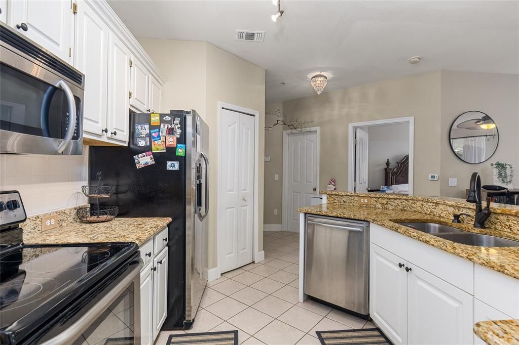 For Sale: $229,000 (2 beds, 2 baths, 1064 Square Feet)