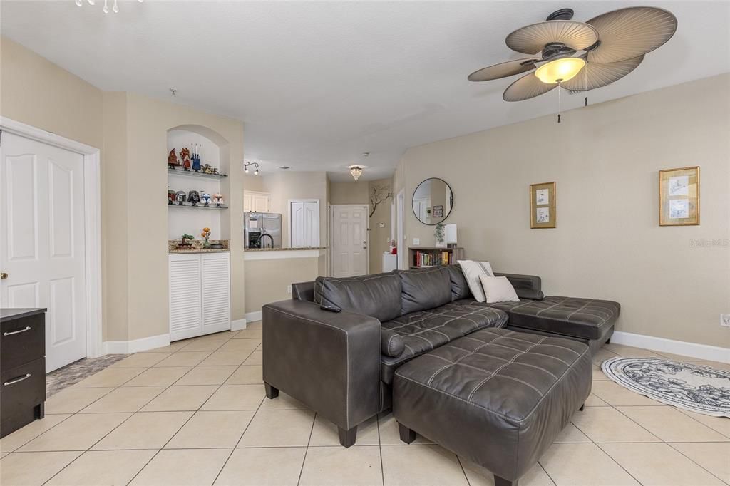 For Sale: $229,000 (2 beds, 2 baths, 1064 Square Feet)