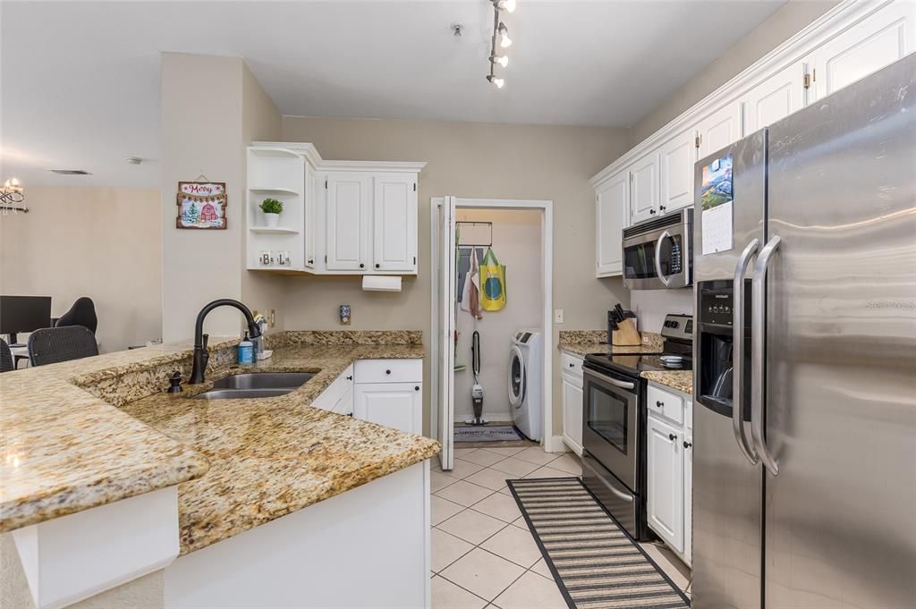 For Sale: $229,000 (2 beds, 2 baths, 1064 Square Feet)