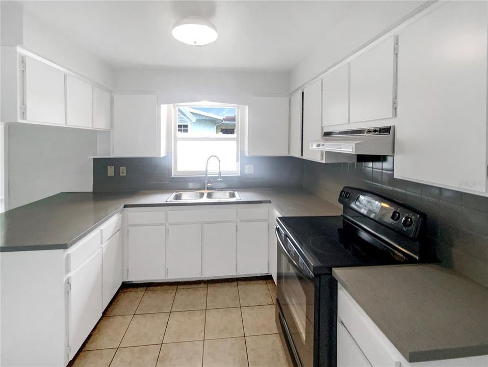 For Sale: $282,000 (3 beds, 2 baths, 1391 Square Feet)