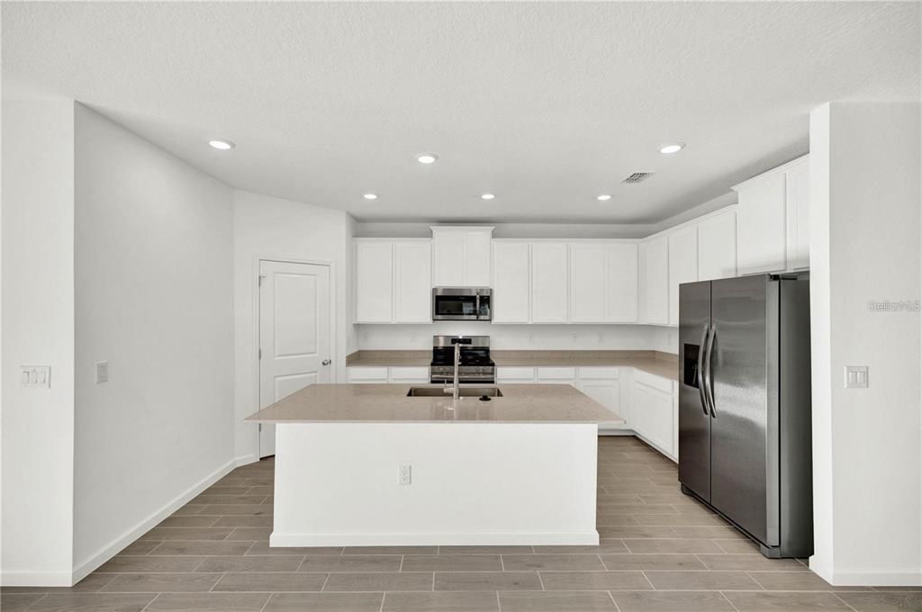 Kitchen Center Island/Breakfast Bar