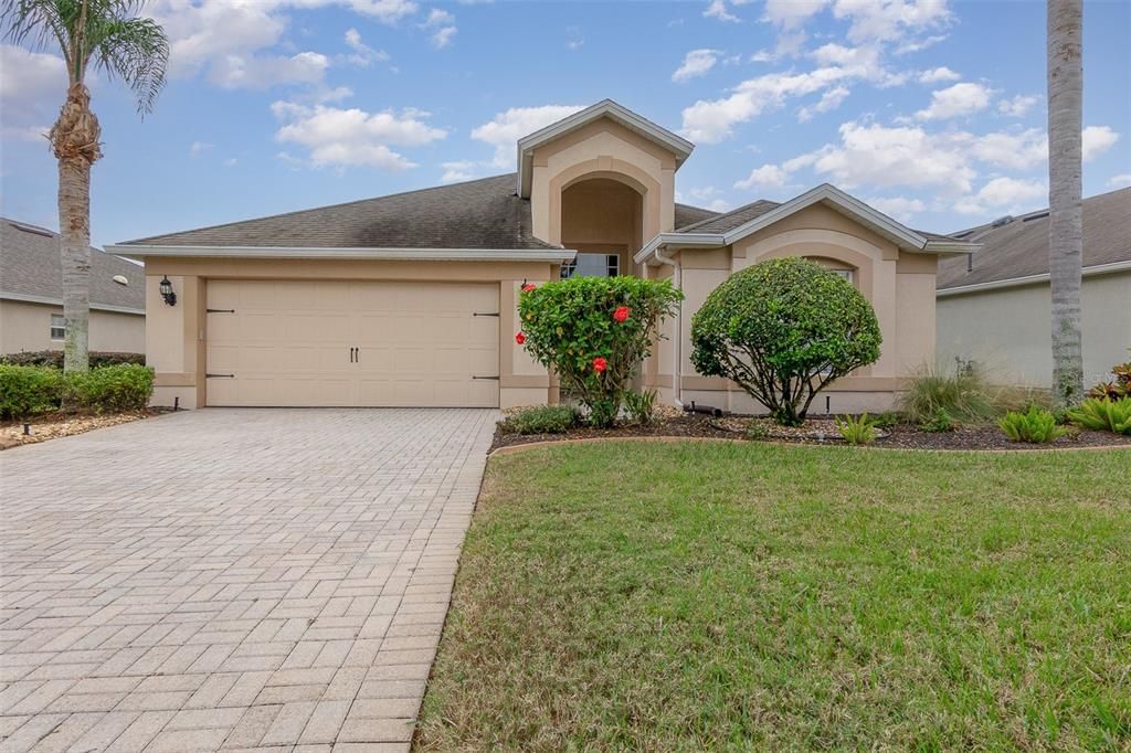 Awesome pavestone driveway and sidewalk