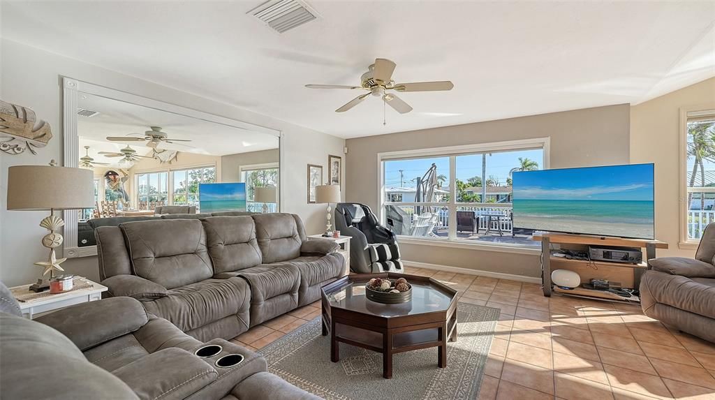 Light and bright Living room.