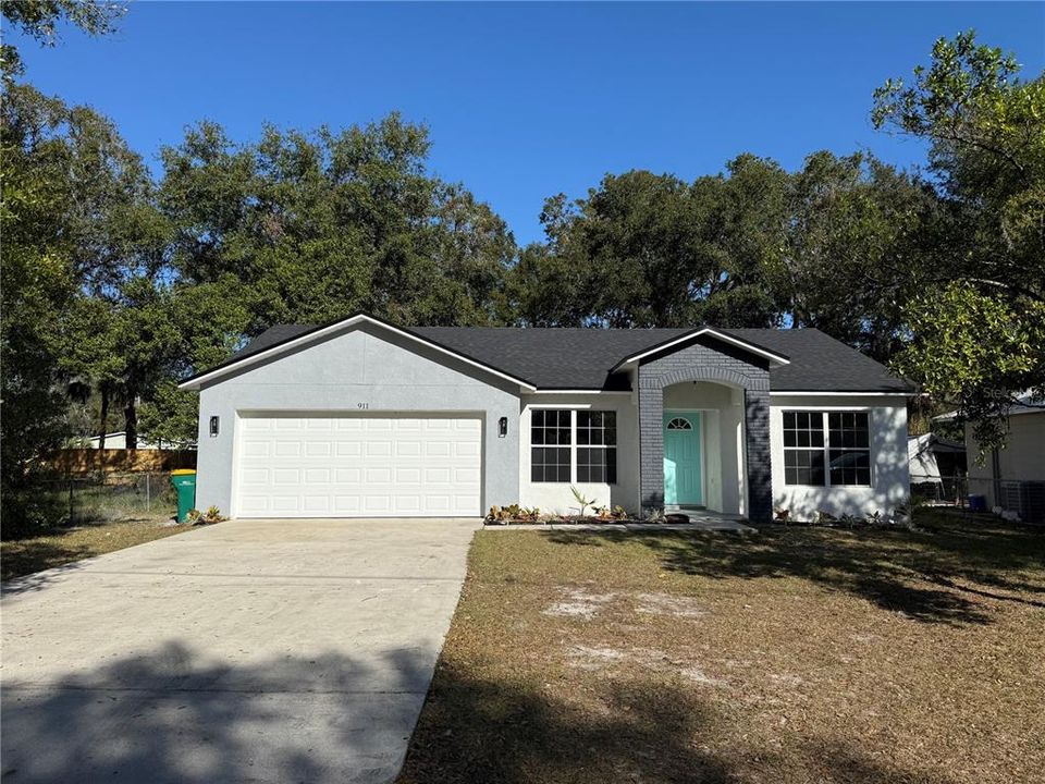 For Sale: $335,000 (3 beds, 2 baths, 1259 Square Feet)