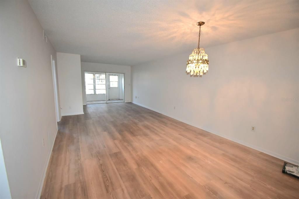 For Sale: $162,000 (2 beds, 2 baths, 965 Square Feet)