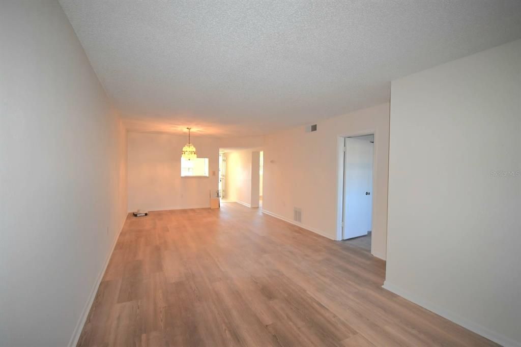 For Sale: $162,000 (2 beds, 2 baths, 965 Square Feet)