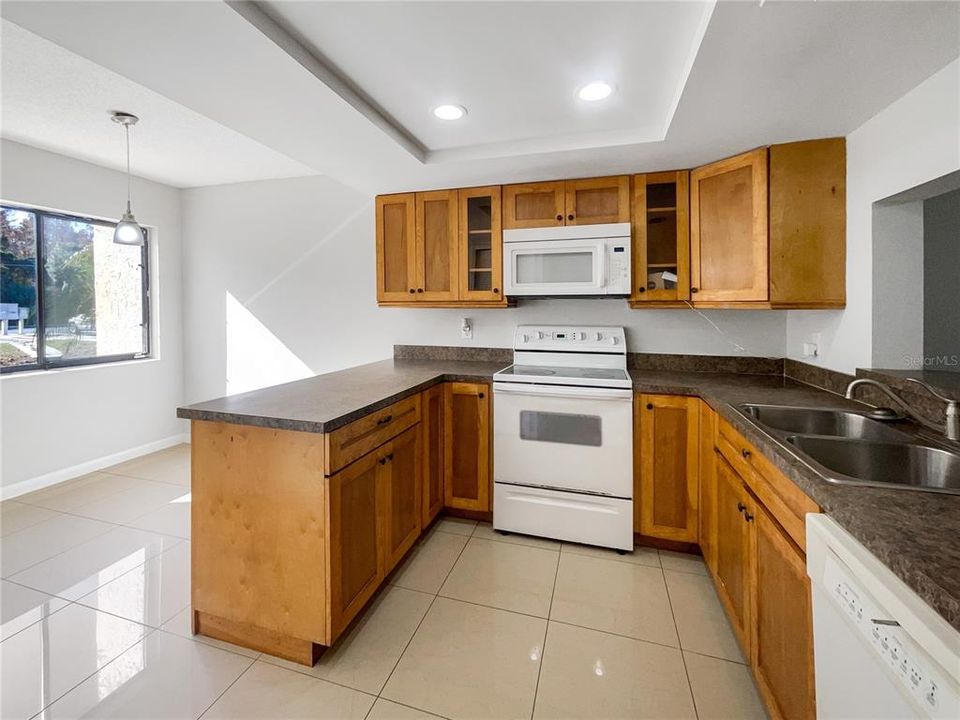 For Sale: $190,000 (2 beds, 2 baths, 1278 Square Feet)