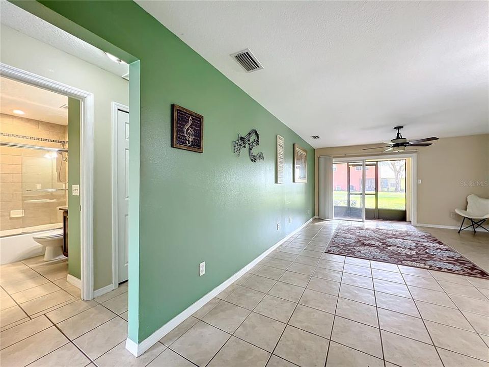 For Sale: $219,000 (2 beds, 2 baths, 1058 Square Feet)