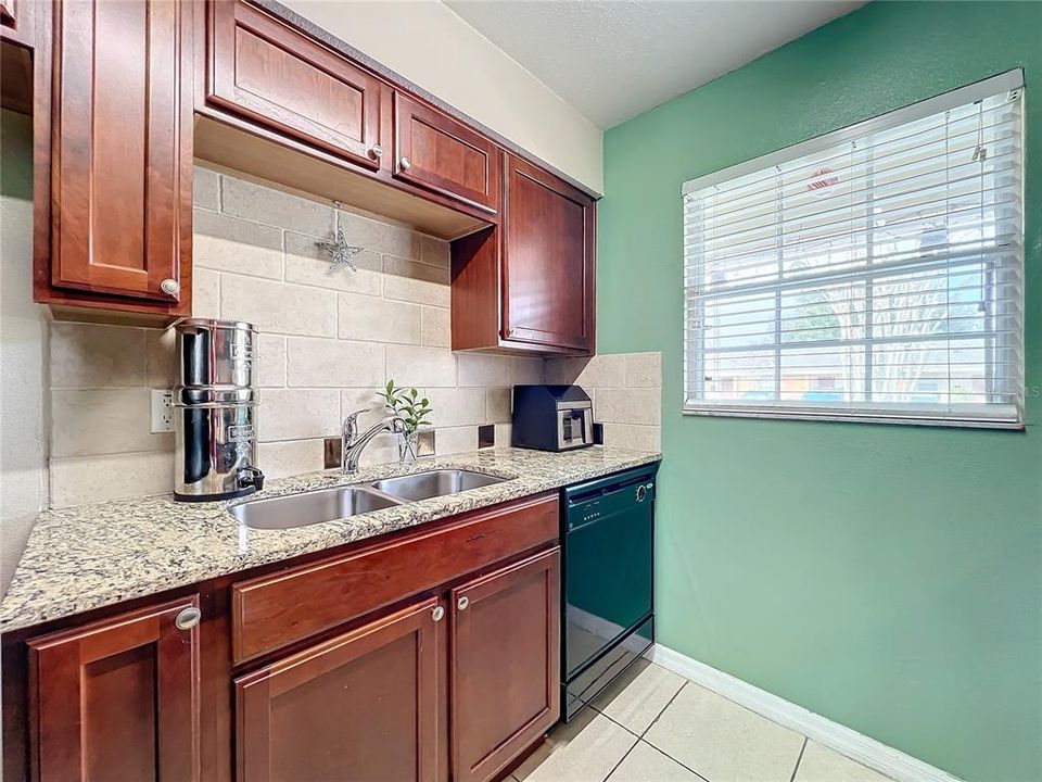 For Sale: $219,000 (2 beds, 2 baths, 1058 Square Feet)