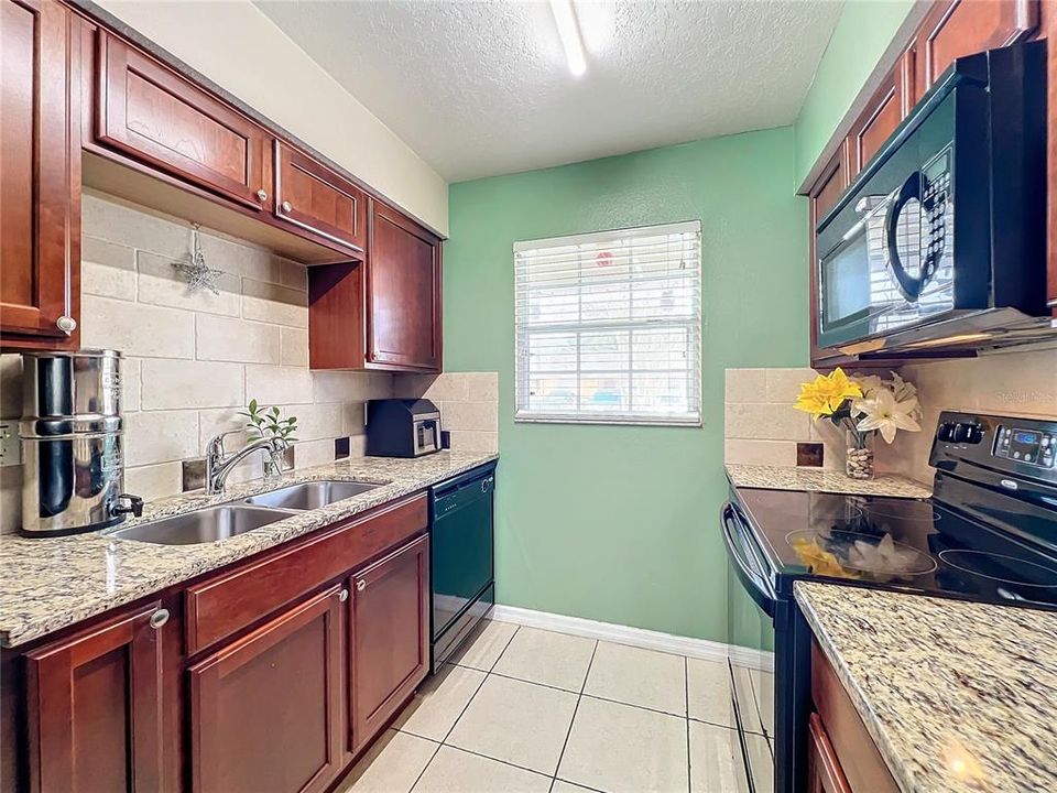 For Sale: $219,000 (2 beds, 2 baths, 1058 Square Feet)