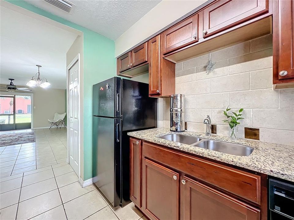 For Sale: $219,000 (2 beds, 2 baths, 1058 Square Feet)