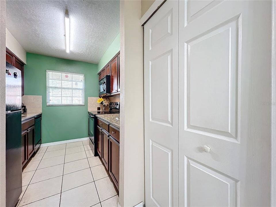 For Sale: $219,000 (2 beds, 2 baths, 1058 Square Feet)