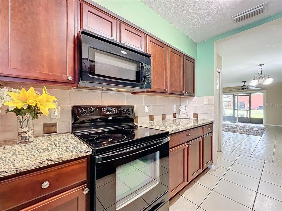 For Sale: $219,000 (2 beds, 2 baths, 1058 Square Feet)