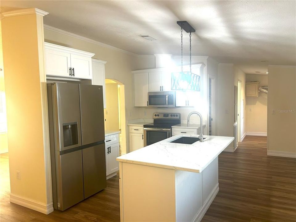 For Rent: $2,100 (3 beds, 2 baths, 1404 Square Feet)