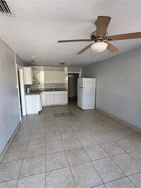 For Rent: $1,000 (2 beds, 1 baths, 720 Square Feet)