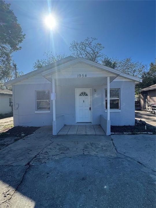 For Rent: $1,000 (2 beds, 1 baths, 720 Square Feet)