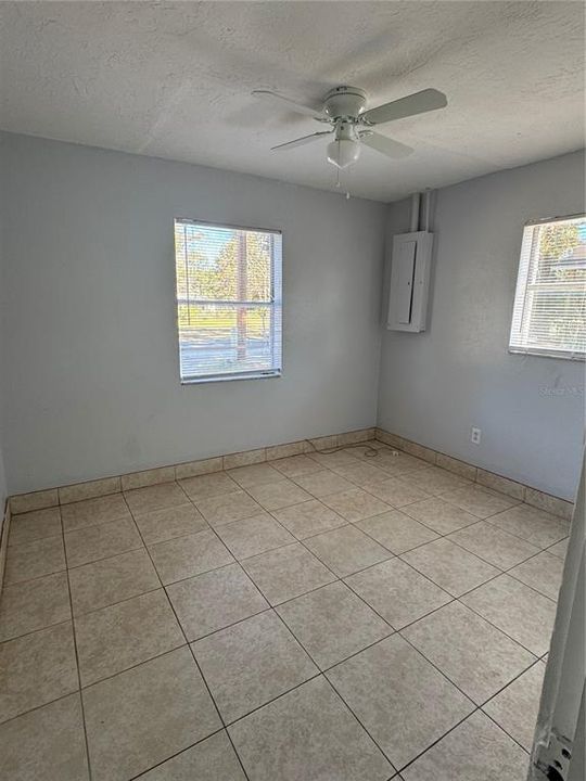 For Rent: $1,000 (2 beds, 1 baths, 720 Square Feet)