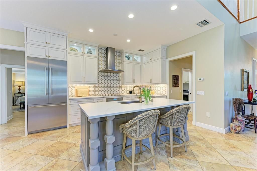 A kitchen that needs to be viewed! Open the cabinets and drawers!