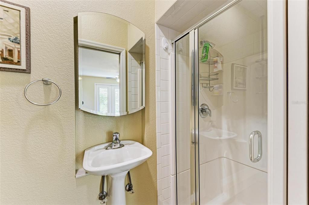 Full bathroom in the casita/inlaw apartment