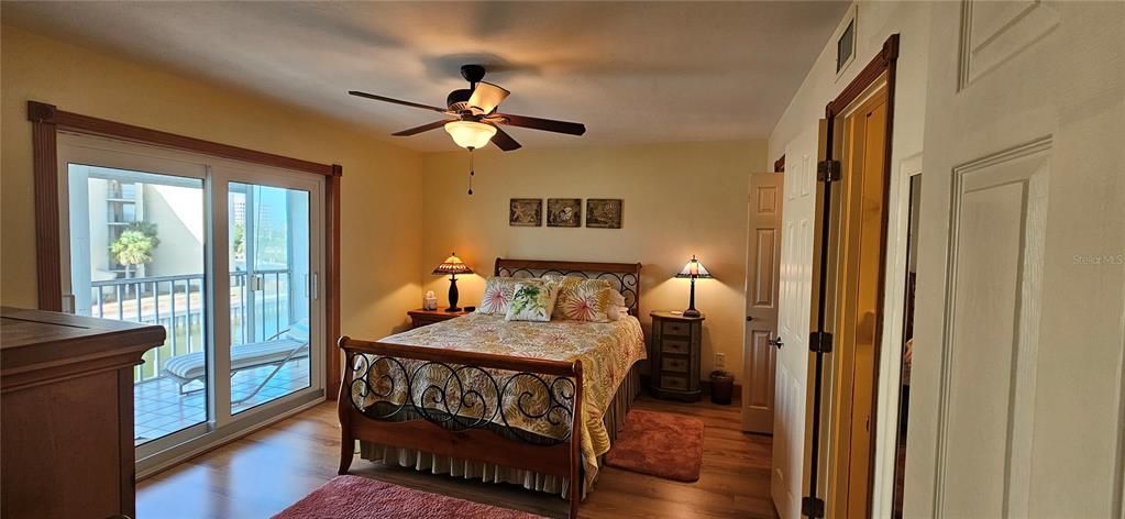 For Rent: $2,200 (2 beds, 2 baths, 1156 Square Feet)