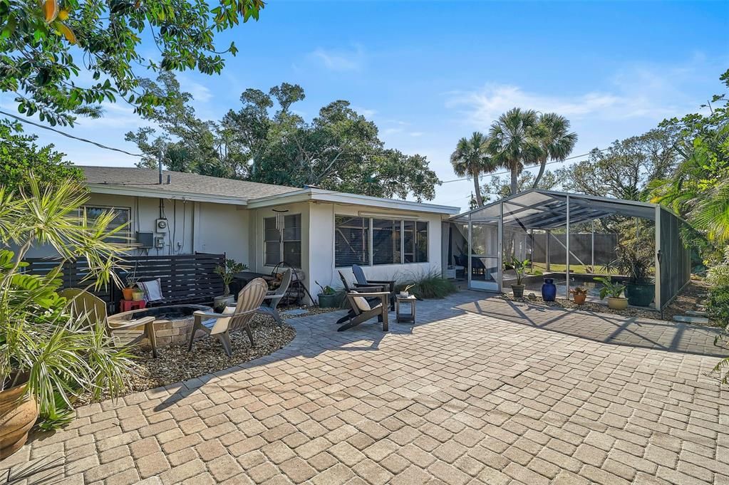 Tropical oasis with large patio for true Florida living & entertaining with family & friends