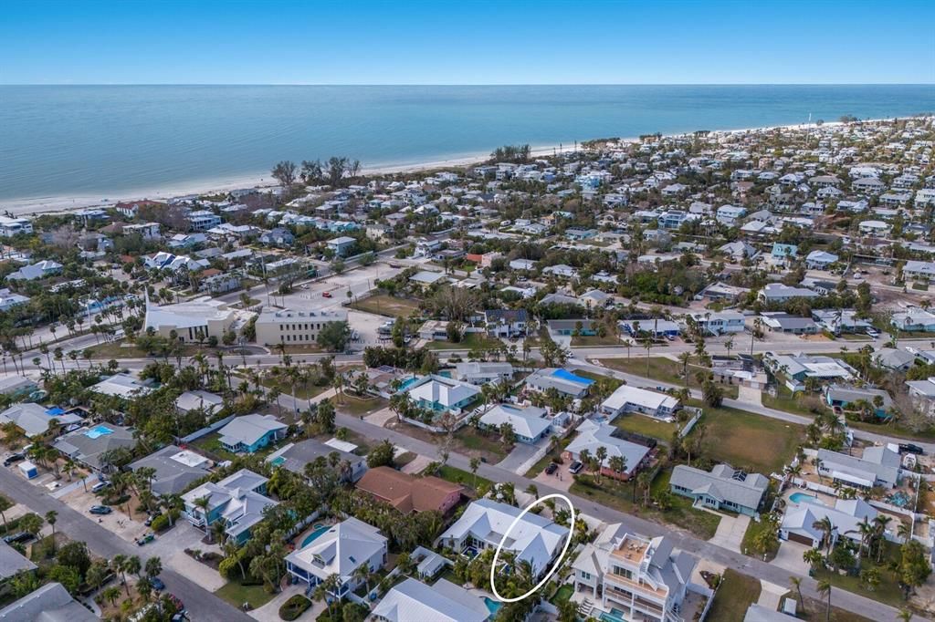 2 blocks to the gulf beaches on Anna Maria Island