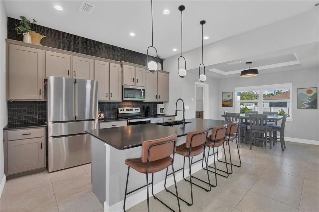 KITCHEN/PORCELAIN TILE