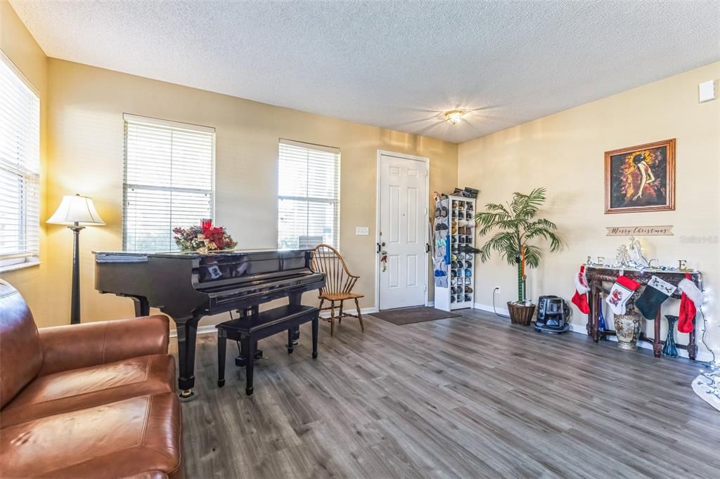 For Sale: $449,900 (3 beds, 2 baths, 2924 Square Feet)