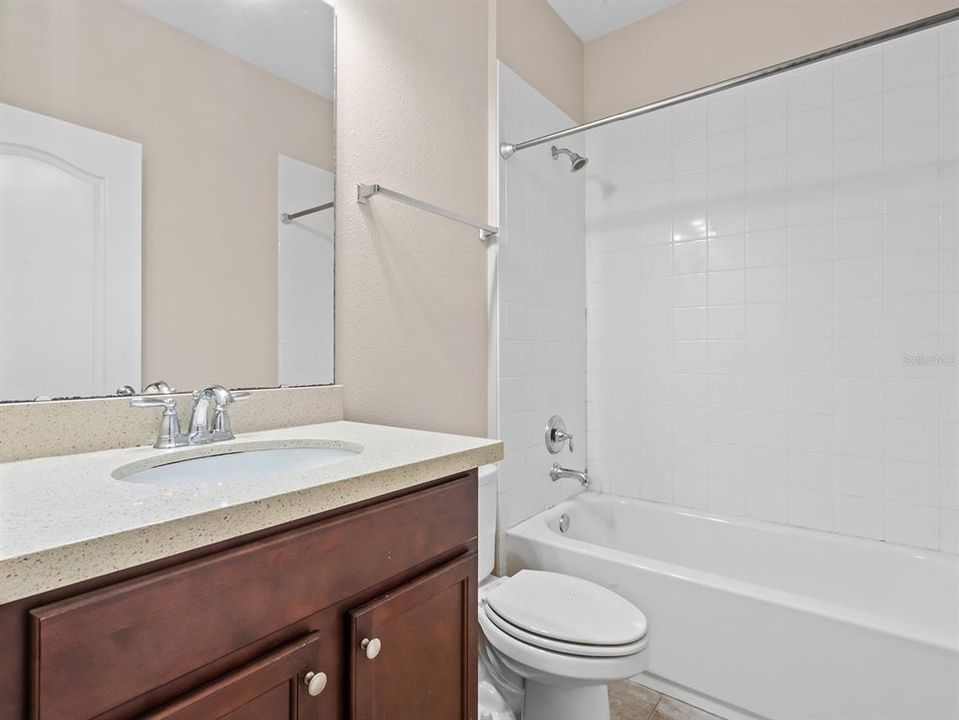 For Sale: $375,000 (2 beds, 2 baths, 1484 Square Feet)