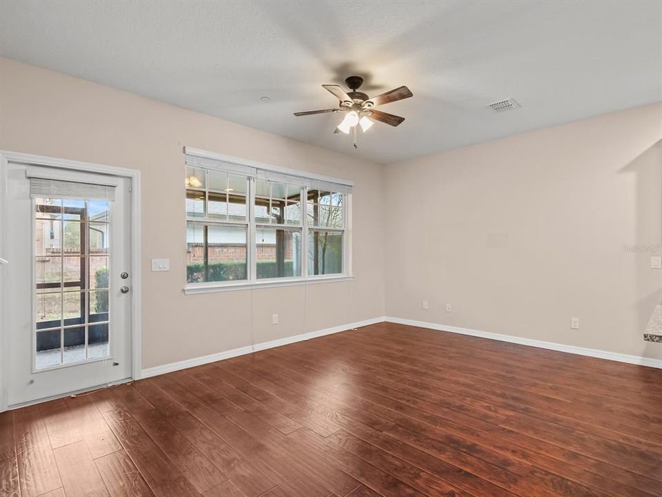 For Sale: $375,000 (2 beds, 2 baths, 1484 Square Feet)