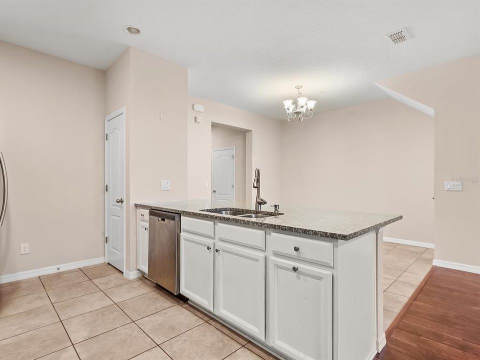 For Sale: $375,000 (2 beds, 2 baths, 1484 Square Feet)