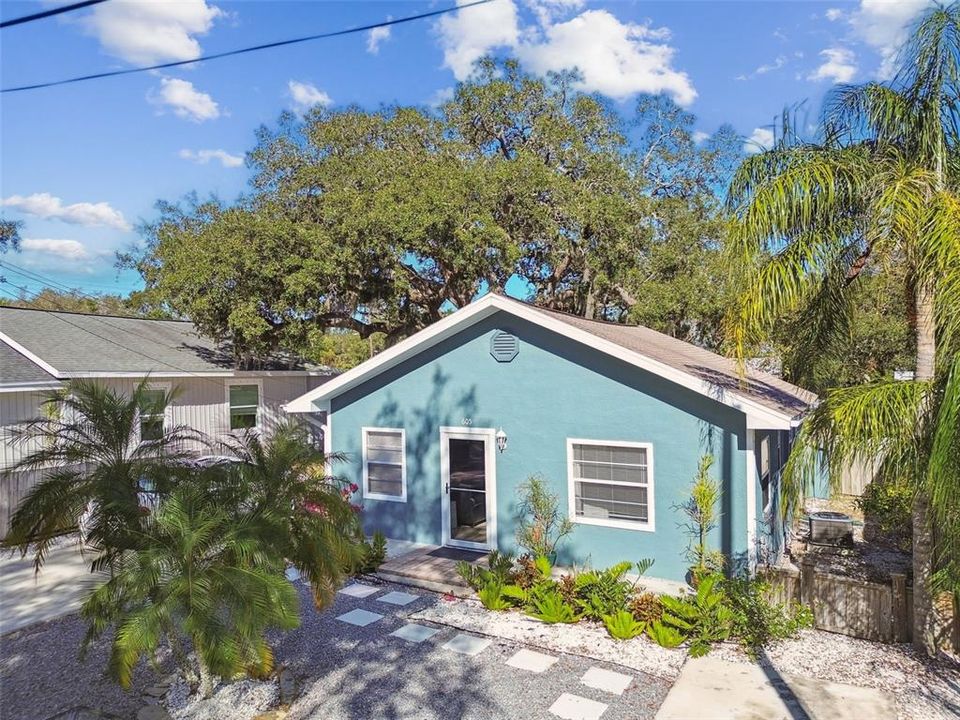 For Sale: $350,000 (3 beds, 1 baths, 1092 Square Feet)