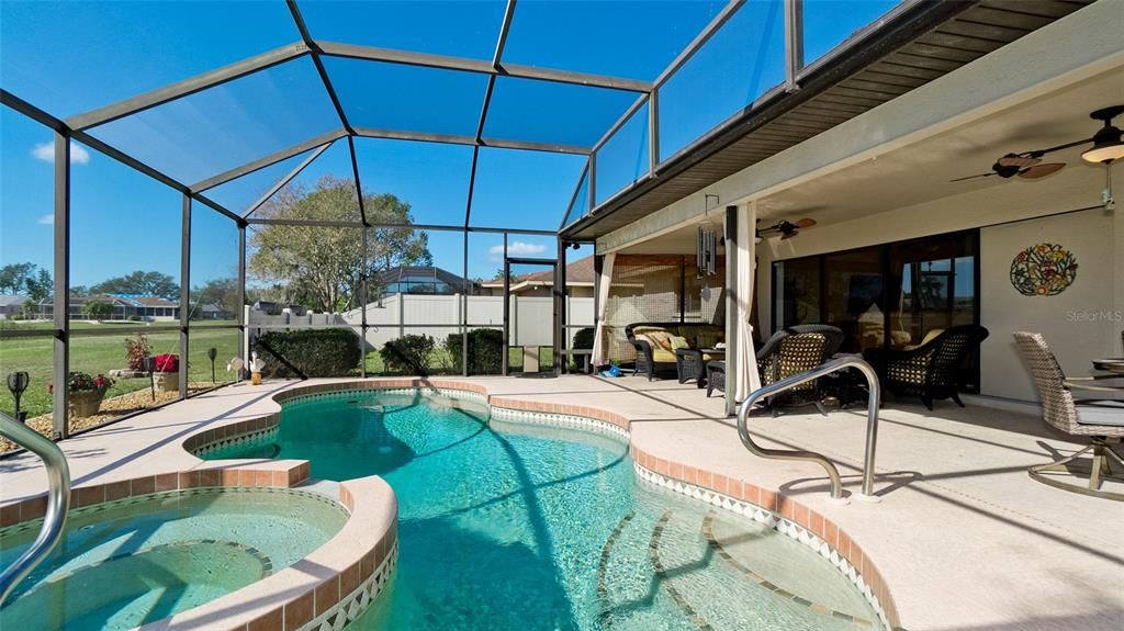 Pool and jacuzzi