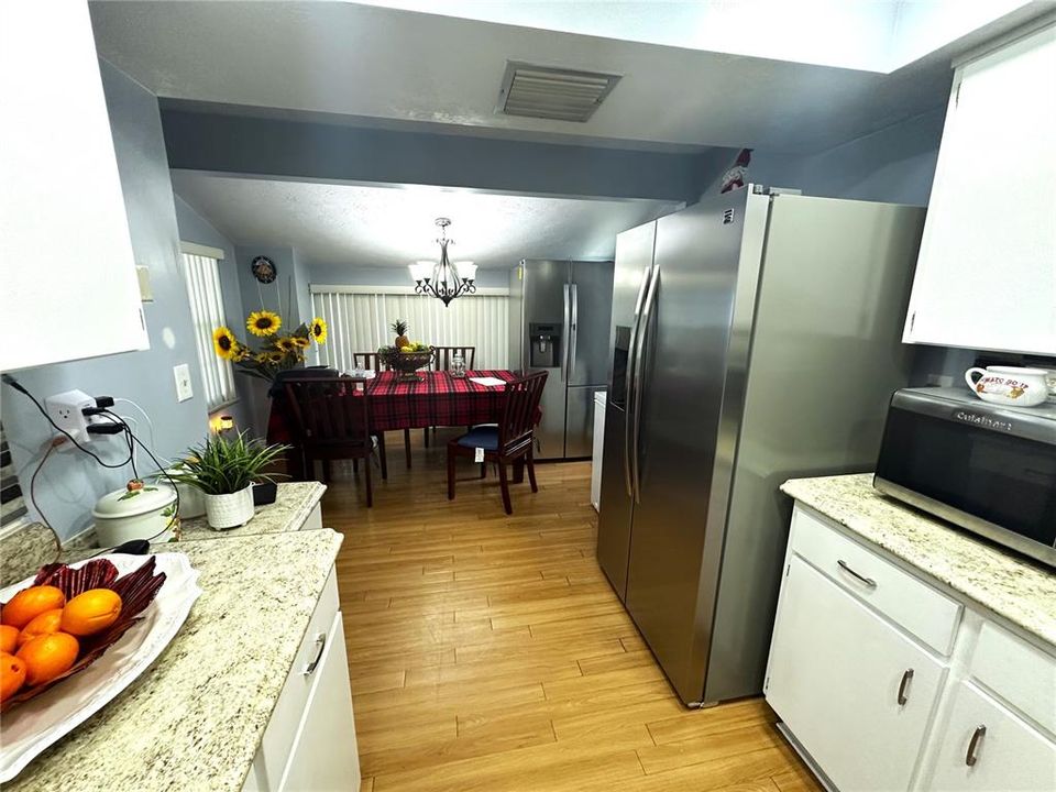 For Sale: $445,000 (3 beds, 2 baths, 1463 Square Feet)