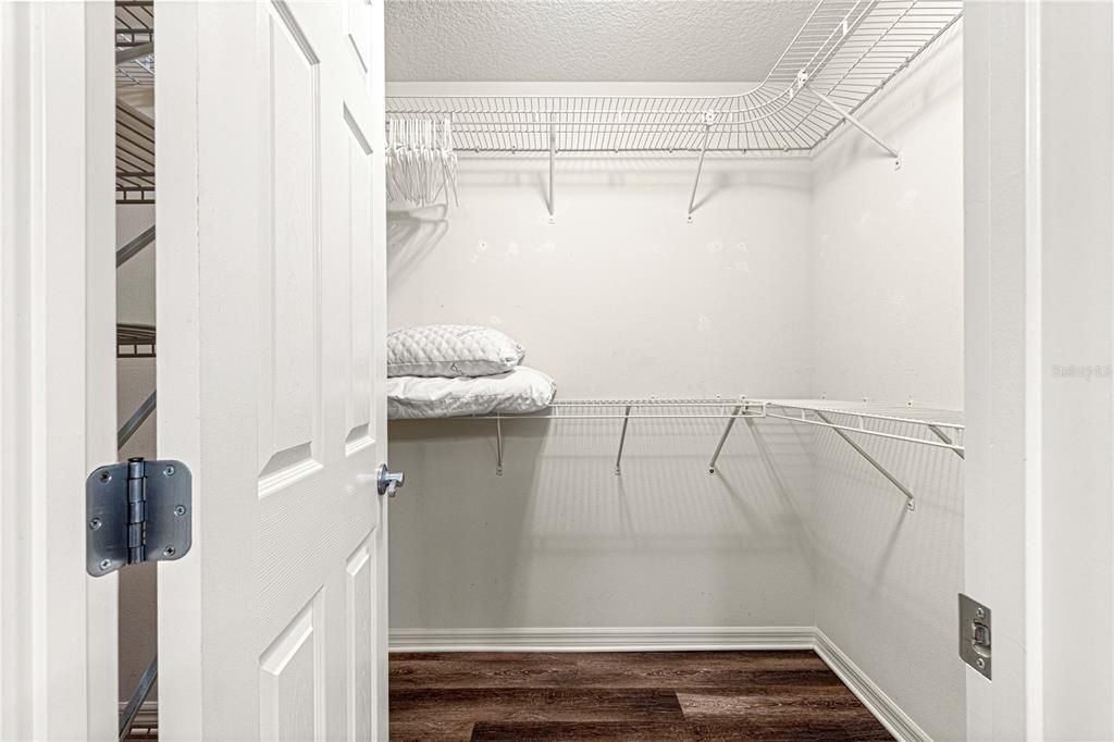 EN SUITE WALK IN CLOSET