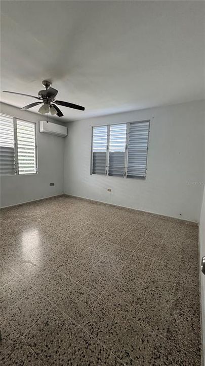 En Venta: $305,000 (5 camas, 0 baños, 2259 Pies cuadrados)