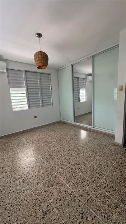 En Venta: $305,000 (5 camas, 0 baños, 2259 Pies cuadrados)