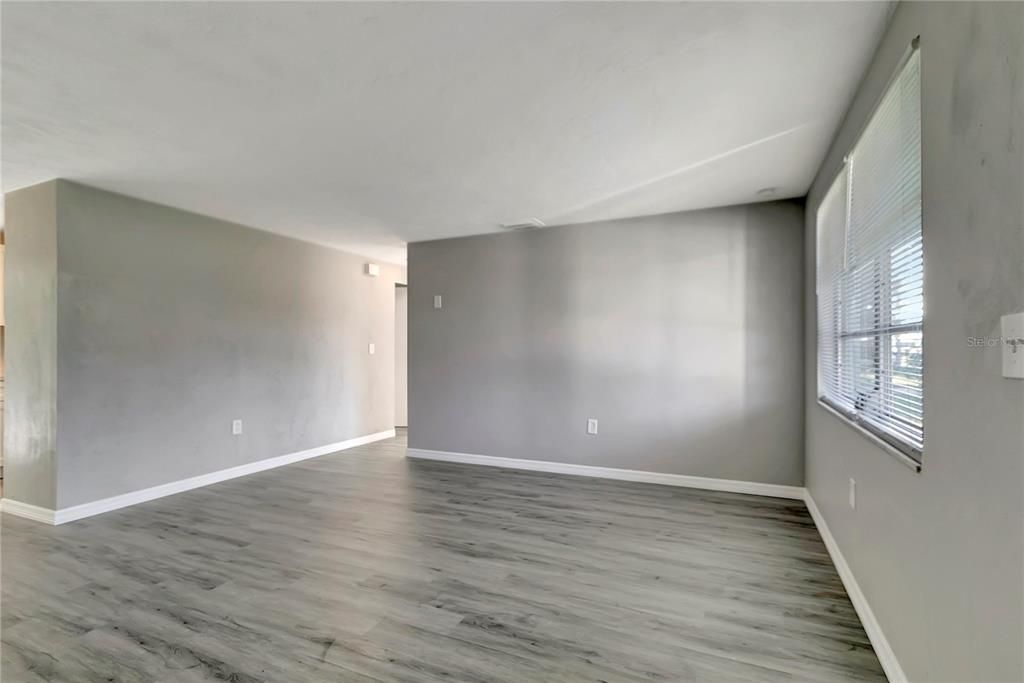 For Sale: $289,500 (3 beds, 2 baths, 1141 Square Feet)