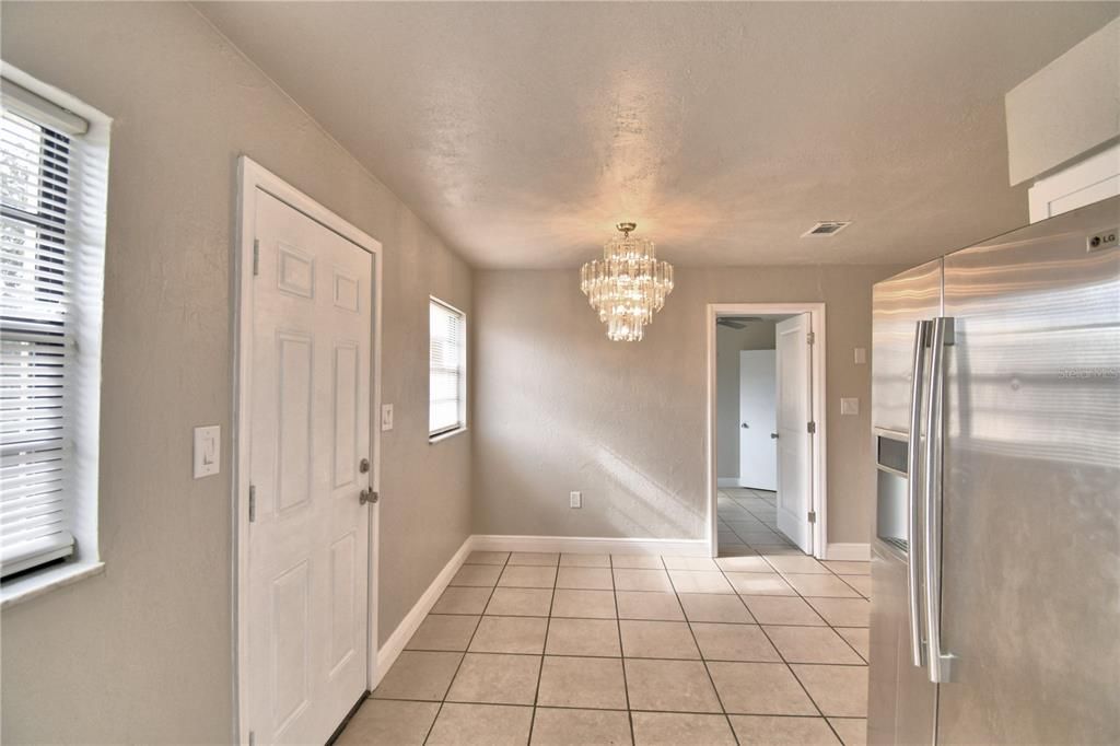 Active With Contract: $160,000 (3 beds, 1 baths, 1016 Square Feet)