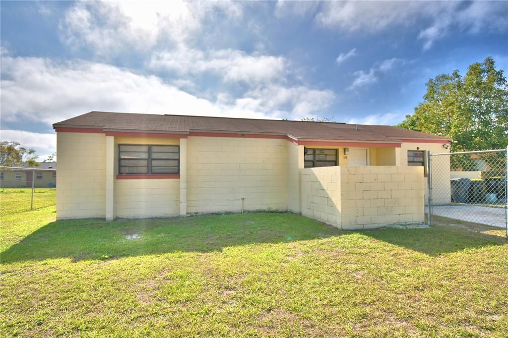 Active With Contract: $160,000 (3 beds, 1 baths, 1016 Square Feet)