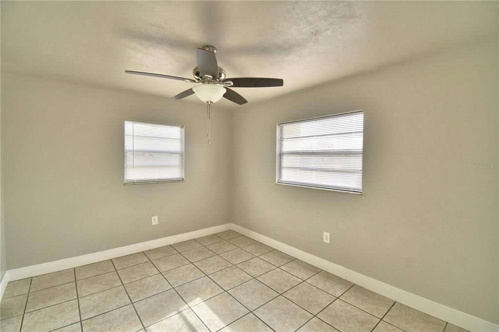 Active With Contract: $160,000 (3 beds, 1 baths, 1016 Square Feet)